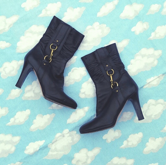 Coach Shoes - COACH 🛎️ Ruched Leather Comfortable Classic Snap